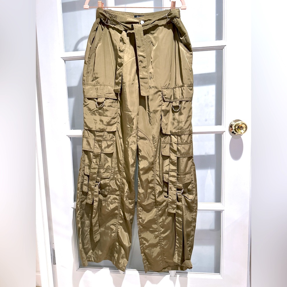 🤎NASTYGAL🤎 Olive cargo high waisted spring pant!
